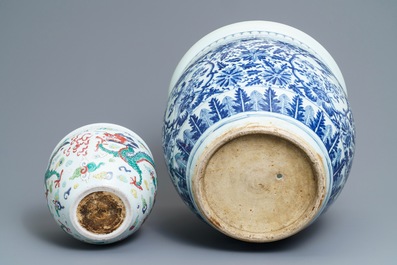 A Chinese blue and white fish bowl and a famille rose 'dragon' jardini&egrave;re, 19th C. and Yongzheng