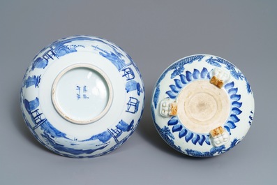 Un bol et un br&ucirc;le-parfum en porcelaine de Chine bleu et blanc, 19&egrave;me