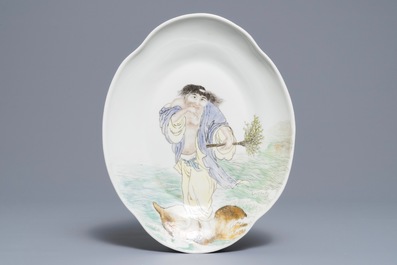 Trois th&eacute;i&egrave;res et un plat ovale en porcelaine de Chine qianjiang cai, 19/20&egrave;me