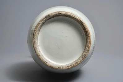 Un vase et un porte-chapeau en porcelaine de Chine qianjiang cai, 19/20&egrave;me