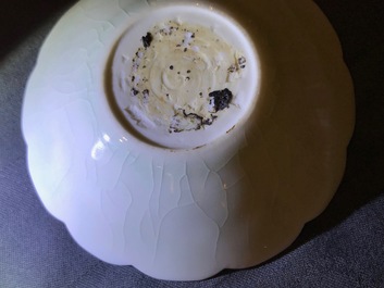 Une coupe en porcelaine de Chine qingbai en forme de chrysanth&egrave;me, Song
