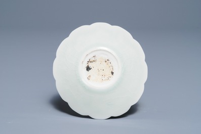 Une coupe en porcelaine de Chine qingbai en forme de chrysanth&egrave;me, Song
