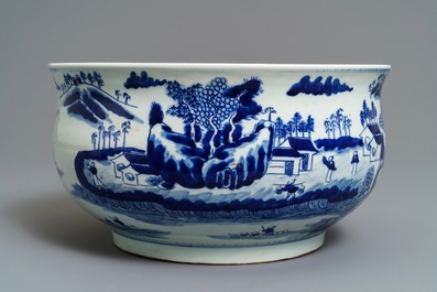 Un br&ucirc;le-parfum en porcelaine de Chine bleu et blanc &agrave; d&eacute;cor d'un paysage, Kangxi