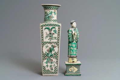 Une figure en biscuit &eacute;maill&eacute; vert sur socle et un vase de forme carr&eacute;, Kangxi et apr&egrave;s