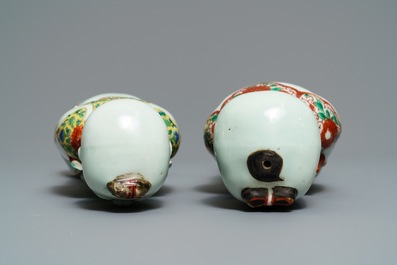 Deux figures des fr&egrave;res Hoho en porcelaine de Chine famille verte, Kangxi