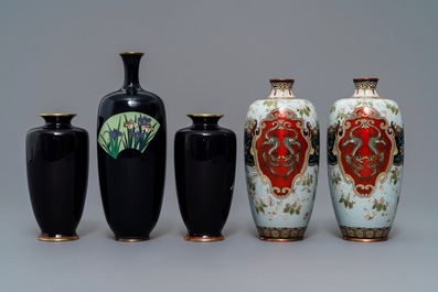 Vijf Japanse cloisonn&eacute; vazen, Meiji, 19e eeuw