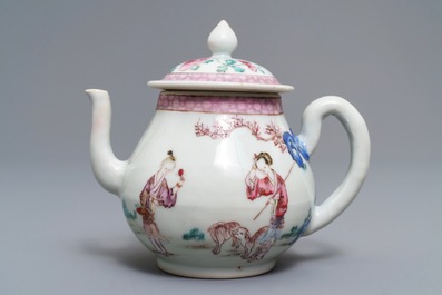 Une th&eacute;i&egrave;re couverte et une assiette en porcelaine de Chine famille rose, Yongzheng/Qianlong