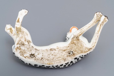 Un mod&egrave;le d'un l&eacute;opard en porcelaine de Meissen, Allemagne, 19&egrave;me