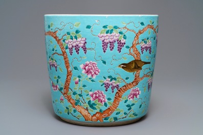 A large Chinese turquoise-ground Dayazhai-style jardini&egrave;re, 19/20th C.