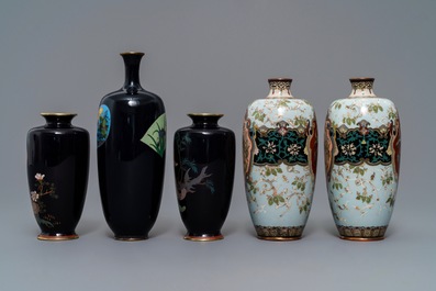 Cinq vases en &eacute;maux cloisonn&eacute;s, Japon, Meiji, 19&egrave;me