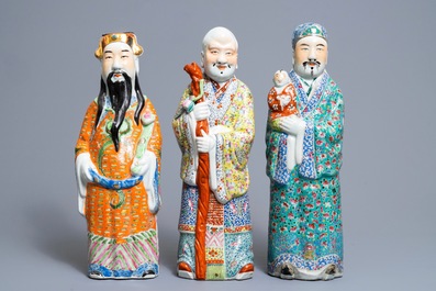 Trois figures d'immortels en porcelaine de Chine famille rose, 19&egrave;me