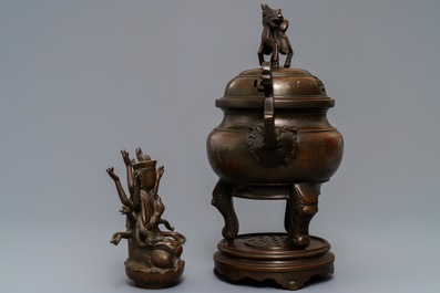 Een met zilver ingelegde bronzen wierookbrander en een figuur van Avalokitesvara, China of Vietnam, 19/20e eeuw