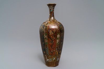 Trois vases en &eacute;maux cloisonn&eacute;s, Japon, Meiji, 19&egrave;me