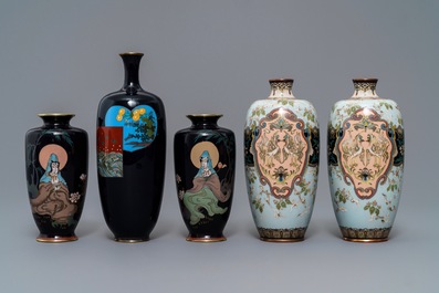 Cinq vases en &eacute;maux cloisonn&eacute;s, Japon, Meiji, 19&egrave;me