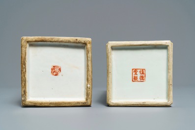 Deux portes-chapeau de forme carr&eacute; en porcelaine de Chine qianjiang cai, 19/20&egrave;me
