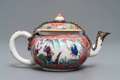 Une th&eacute;i&egrave;re couverte en porcelaine de Chine famille rose &agrave; monture en argent, Yongzheng