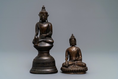 Twee bronzen figuren van Boeddha, Siam en Nepal, 17/18e eeuw
