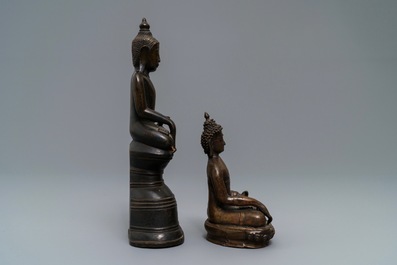 Deux figures de Bouddha en bronze, Siam et N&eacute;pal, 17/18&egrave;me