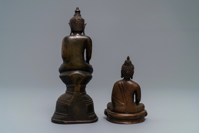 Deux figures de Bouddha en bronze, Siam et N&eacute;pal, 17/18&egrave;me