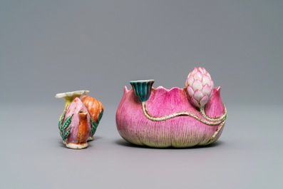 Een Chinese famille rose bloemvormige penselenwasser en een penselenrust, 19e eeuw
