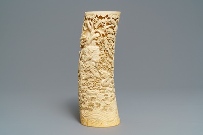 Un grand porte-pinceaux en ivoire sculpt&eacute;, Japon, Meiji, 19&egrave;me