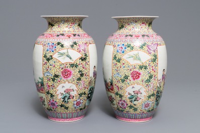 Deux paires de vases en porcelaine de Chine famille rose, marques de Qianlong, R&eacute;publique, 20&egrave;me