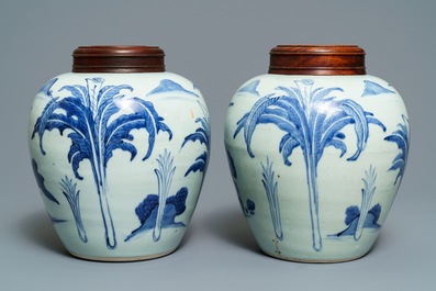 Een paar Chinese blauwwitte potten met een kylin, Transitie periode