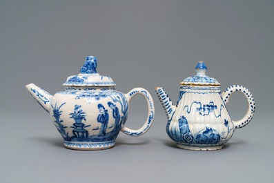 Twee blauwwitte Delftse theepotten met chinoiserie decor, 18e eeuw