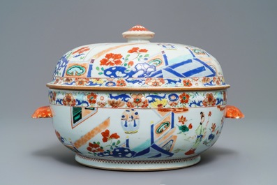 A round Chinese famille verte tureen and cover with ladies in a landscape, Yongzheng