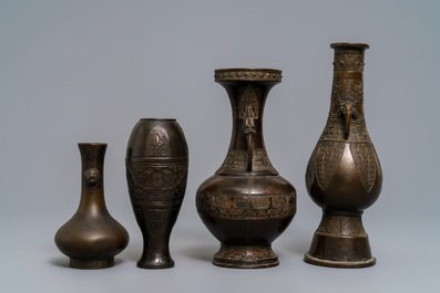 Quatre vases en bronze, Chine, Song et apr&egrave;s