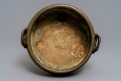 Een grote met zilver en koper ingelegde bronzen wierookbrander, China of Vietnam, 19e eeuw