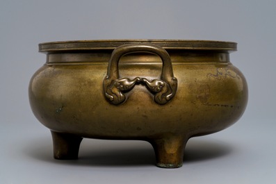 Een grote met zilver en koper ingelegde bronzen wierookbrander, China of Vietnam, 19e eeuw