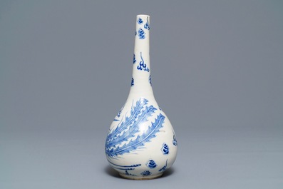 A Chinese blue and white 'Bleu de Hue' Vietnamese market vase, Nei Fu mark, 19th C.