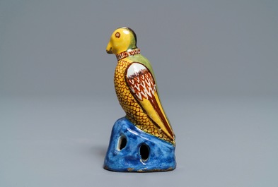 Un mod&egrave;le d'un perroquet en fa&iuml;ence de Delft polychrome, fin du 18&egrave;me