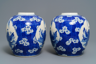 Une paire de pots &agrave; gingembre en porcelaine de Chine bleu et blanc, marque de Kangxi, 19&egrave;me