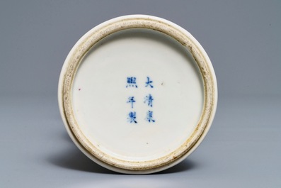 Een Chinese famille rose 'rijstproductie' vaas, Kangxi merk, 19e eeuw