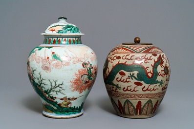 Een Chinese famille verte dekselvaas en een Swatow pot, Transitie periode en 19e eeuw