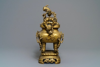 Un grand br&ucirc;le-parfum en bronze, Chine pour le Vietnam, 19&egrave;me