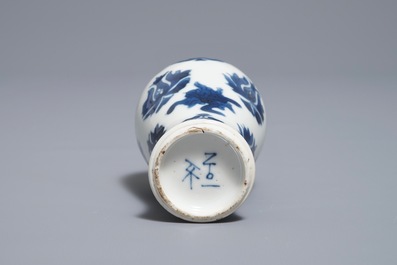 A pair of rare Chinese blue and white miniature vases with pseudo-Delft mark, Kangxi