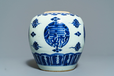Une collection vari&eacute;e en porcelaine de Chine, 17/18&egrave;me