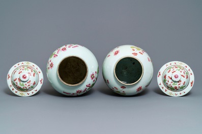 Une paire et un vase individuel en porcelaine de Chine famille rose, 19&egrave;me