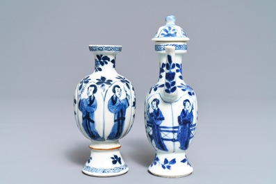 Een Chinees blauwwit kannetje en een knobbelvaasje met 'Lange Lijzen', Kangxi