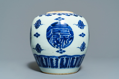 A varied collection of Chinese porcelain, 17/18th C.