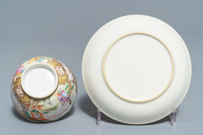 Deux bols et trois tasses et soucoupes en porcelaine de Chine famille rose, Qianlong