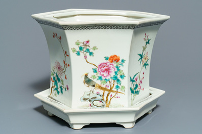 A varied collection of Chinese porcelain, 18/20th C.