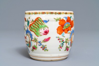 A Chinese famille rose 'Pompadour' mustard jar and a Pronk 'Doctor's visit' saucer, Qianlong