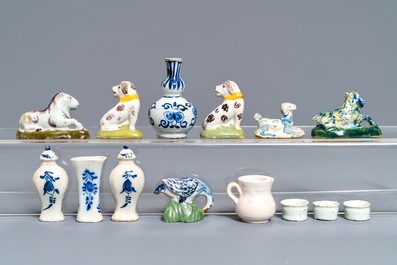 Une collection de miniatures en fa&iuml;ence de Delft, 18&egrave;me