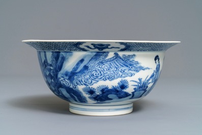 Een Chinese blauwwitte klapmutskom, Chenghua merk, Kangxi
