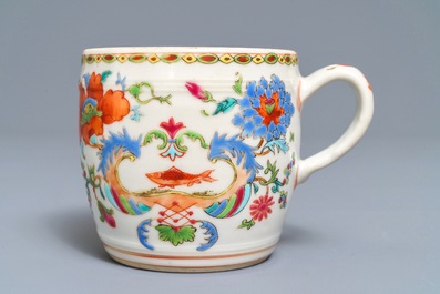 A Chinese famille rose 'Pompadour' mustard jar and a Pronk 'Doctor's visit' saucer, Qianlong