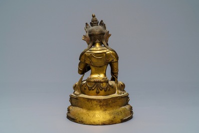 Une figure d'une Tara Blanche en bronze dor&eacute;, Sino-Tibet, Ming